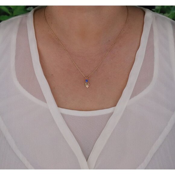 Pendant Only 10k Black Hills Gold Blue Lab Sapphire Leaf Pendant 5/8" x 1/4" - Picture 2 of 6